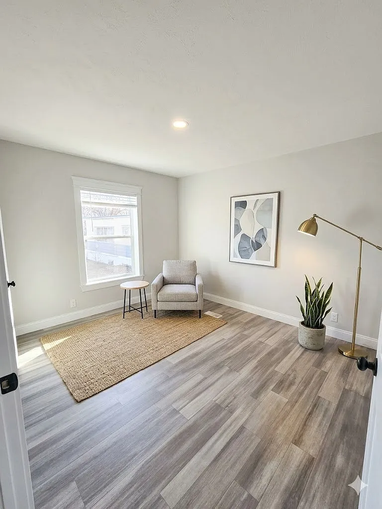 Coachlight Place — Photo 4