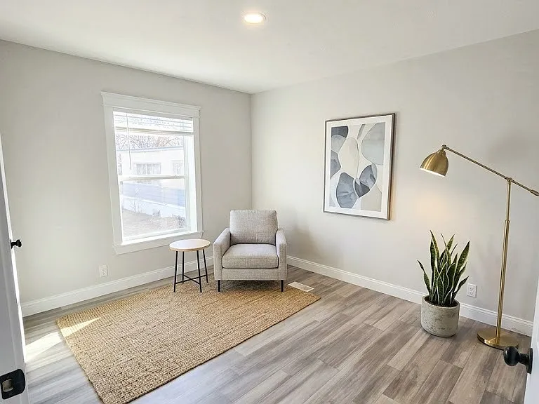 Hillview — Photo 29