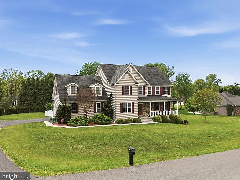 1st image of 178 Stormfield Dr E