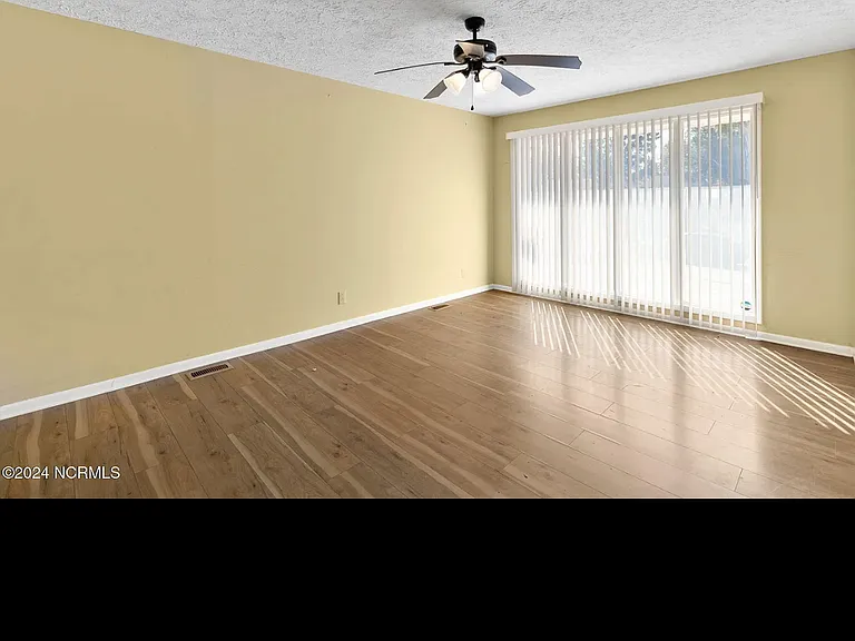 318 Bandera Dr — Photo 11