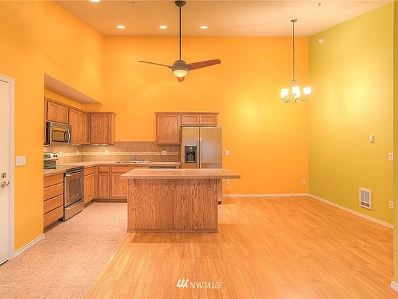3rd image of 1409 Evergreen Park Drive SW #302