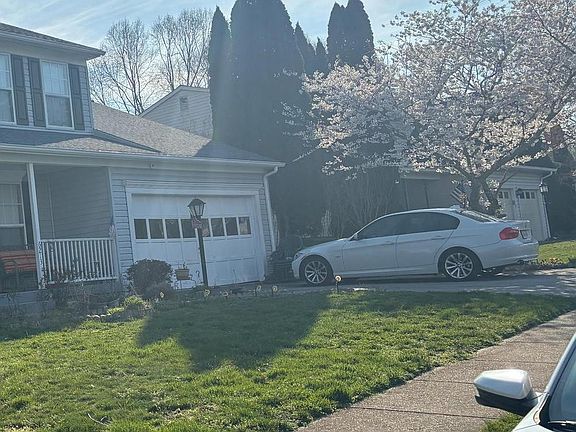 2nd image of 6213 Oaklawn Ln