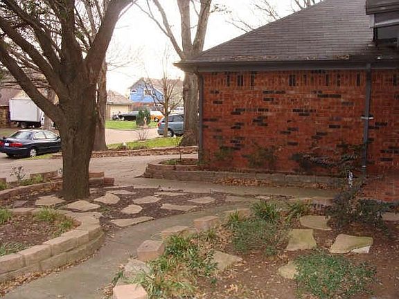 3rd image of 2406 Warrington Dr