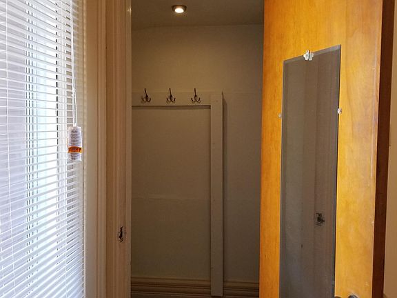5th image of 137 W Hubbard Ave