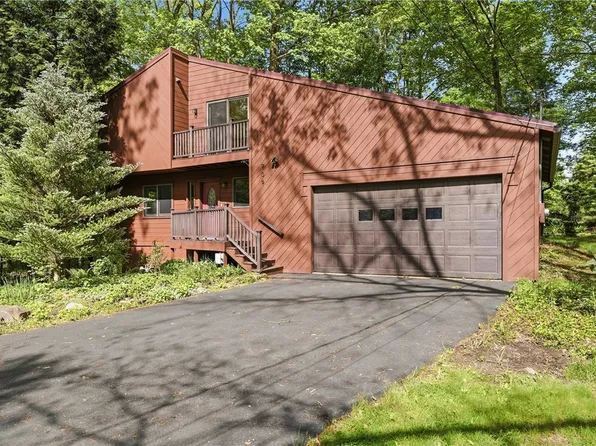 909 Apache Trl, Mercer, PA 16137