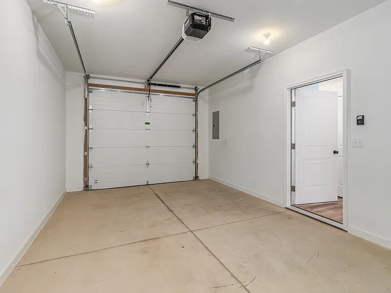315 Pelham Ct — Photo 34