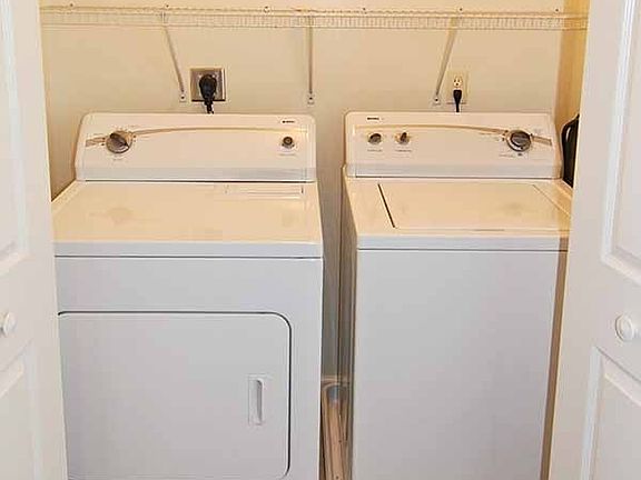 Stony Pointe Apartments - Laundry