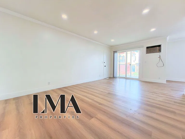 8208 Romaine St #1A — Photo 6