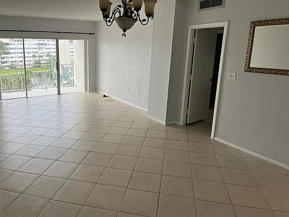 3rd image of 300 Bayview Dr APT 403