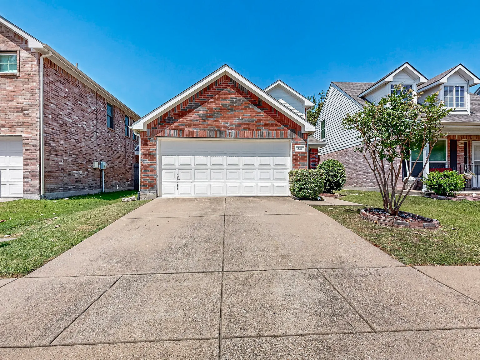 3 bed, 2.5 bath, 1476 sqft, $2,100 — Photo 3
