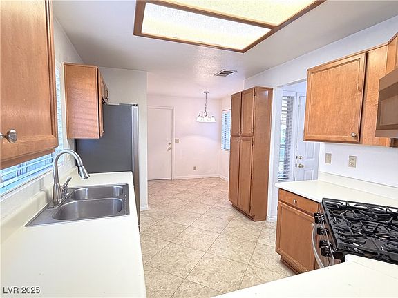 4th image of 51 Fantasia Ln