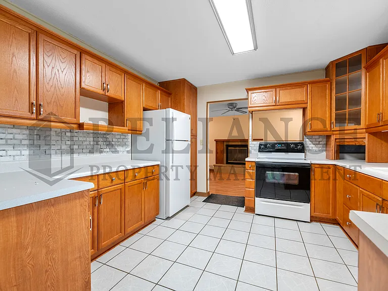 614 N Brownthrush Ln — Photo 18