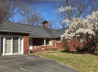 2040 Oakridge Dr, Charleston, WV 25311