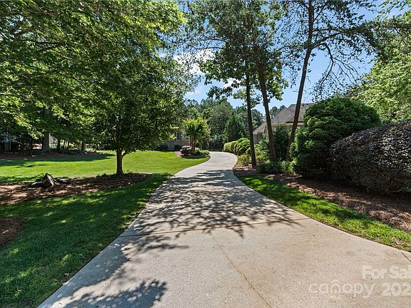 3rd image of 2590 Berne Ln