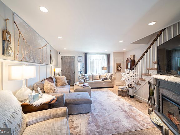 4th image of 4540 Oakmont St
