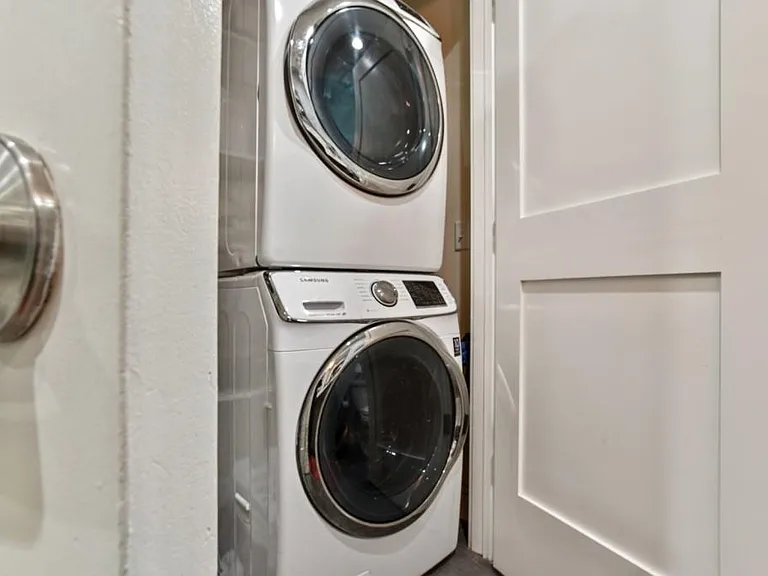 905 Juniper St NE #403 — Photo 14