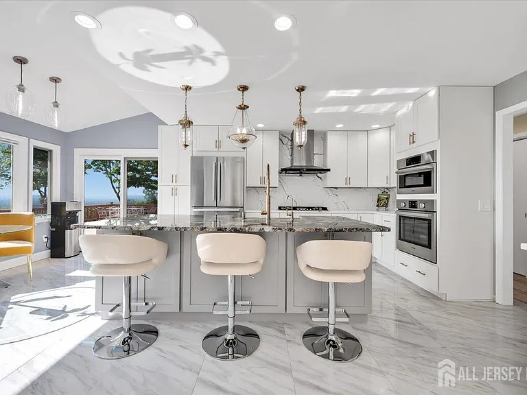 950 Sunset Rdg — Photo 10