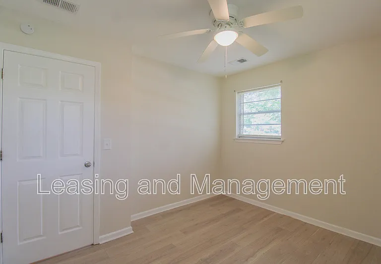 305 Millcreek Dr — Photo 19