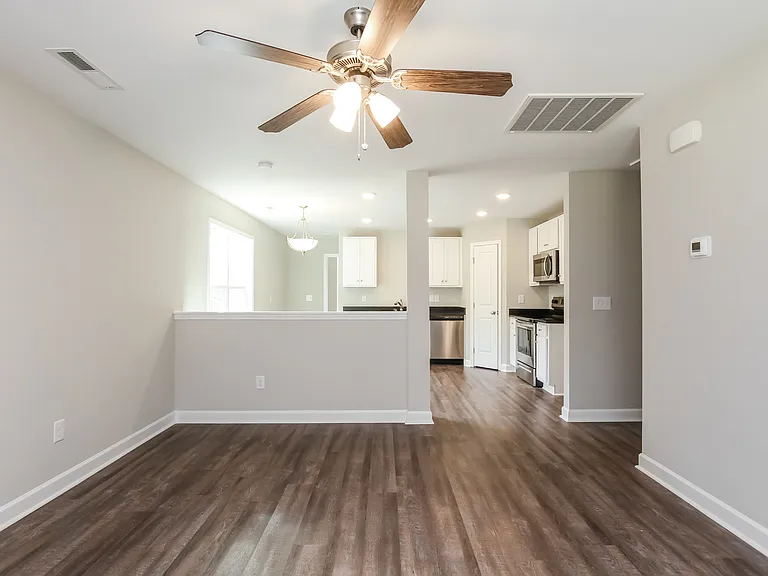 1427 Melrose St — Photo 3