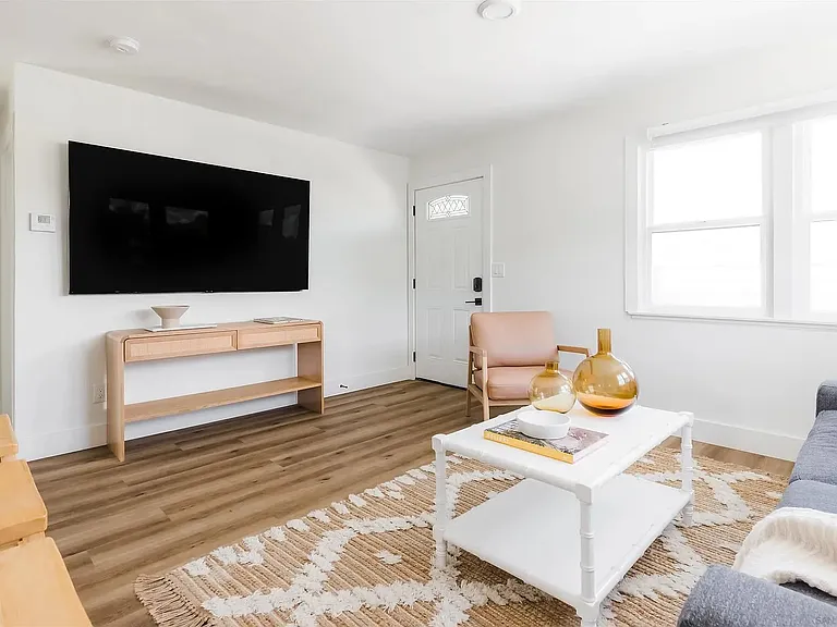 1231 Center Ave #1231 — Photo 5