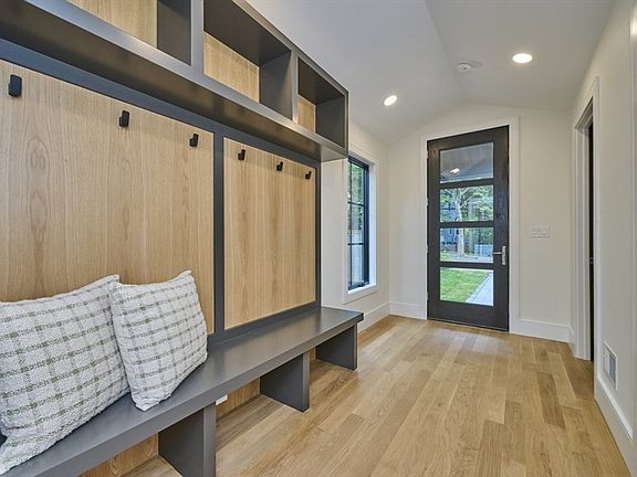 5th image of 123 Fuller St #B