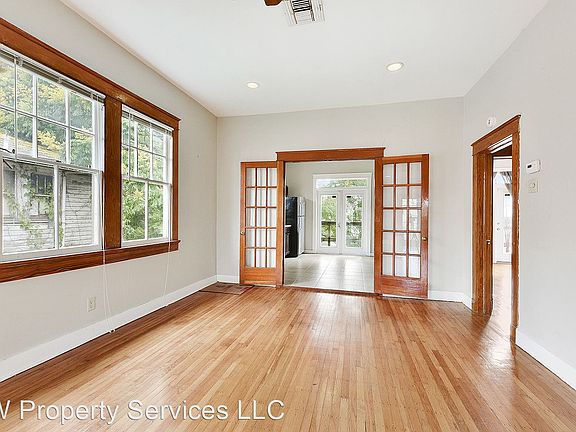 3rd image of 2805 Audubon St
