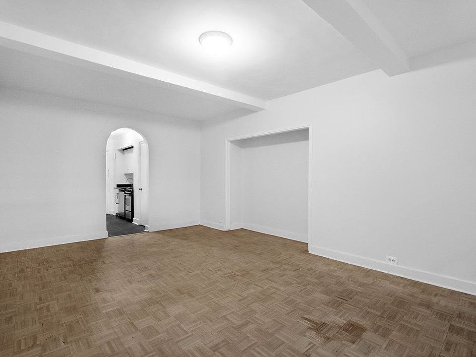 1st image of 307 E 44th St APT 715