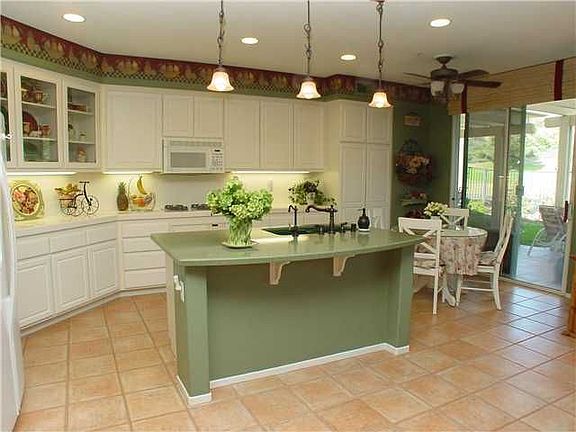 5th image of 3121 Amberwood Ln