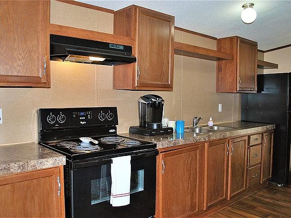 Extensive counter top space