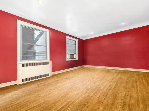 224 Highland Boulevard image 4 of 9