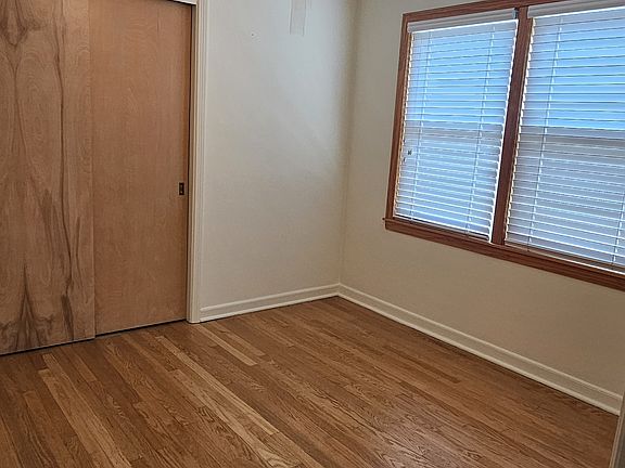 5th image of 7513 W Isham Ave #1