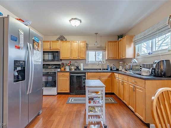 2nd image of 2863 Archwood Pl