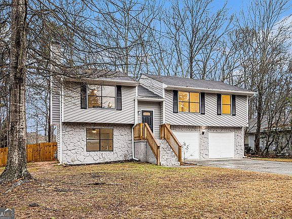 2nd image of 8443 Park Ridge Ln