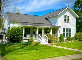 221 N Fremont St, Lawton, MI 49065