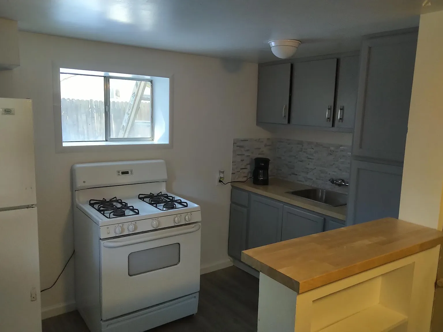 874 Lapham Dr — Photo 3