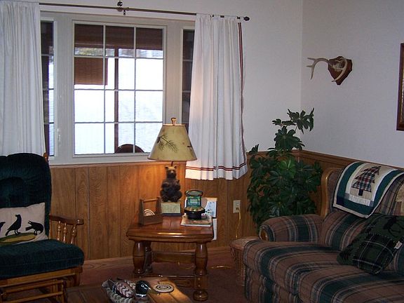 4th image of 256 Fountain Ave