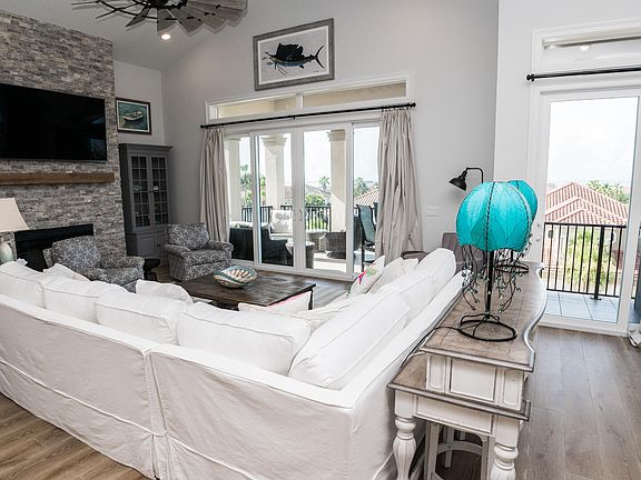 4th image of 235 La Valencia Cir
