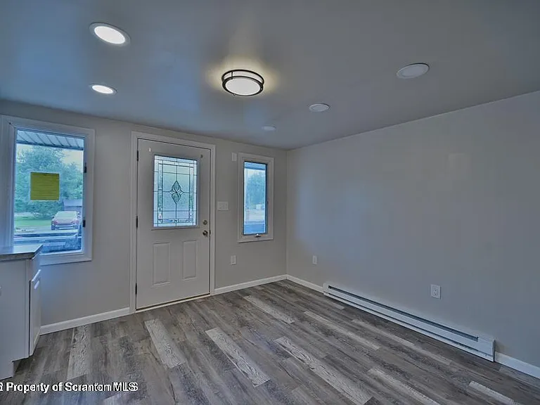 200 Center St — Photo 11