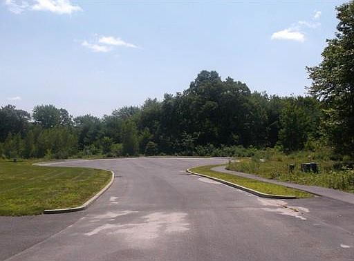 2nd image of 14 Deer Run Rd