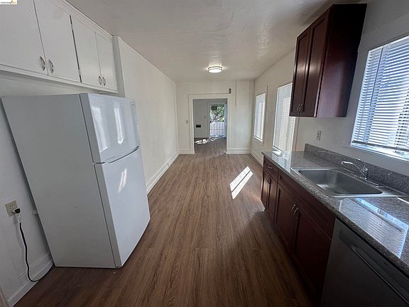 3rd image of 3316 Macarthur Blvd