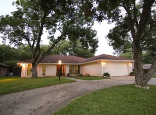8912 Van Deman Dr, Benbrook, TX 76116