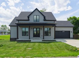 201 Plumpurdy Dr, Hodgenville, KY 42748