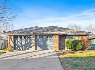 415 NW Sherwood Dr, Blue Springs, MO 64014