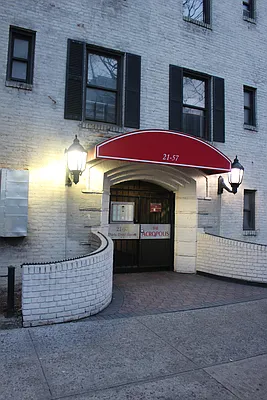 Sold by RES New York | media 7