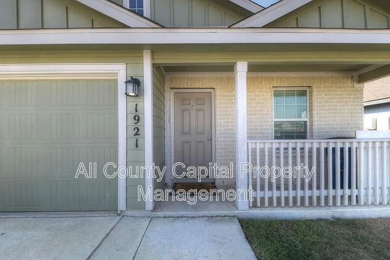 4 bed, 2.0 bath, 1648 sqft, $1,700 — Photo 2