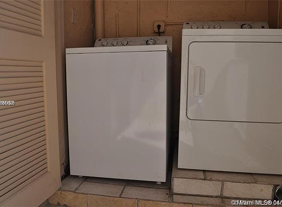 5th image of 13707 Kendale Lakes Cir APT 201