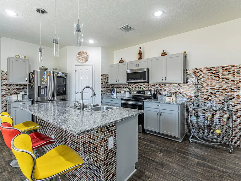 19000 Romano Dr — Photo 12