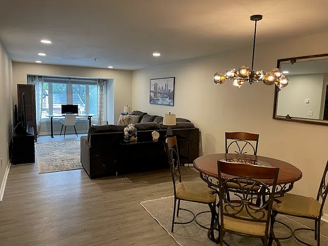 2 bed, 950 sqft, $3,250 — Photo 2