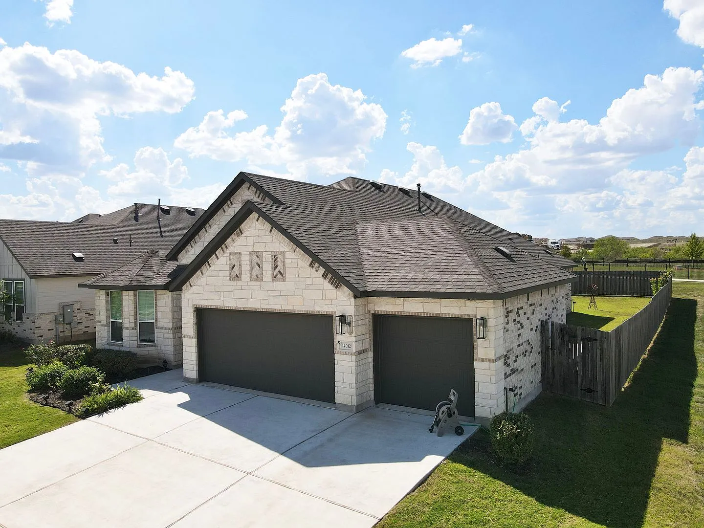 Modern 3 Bed | 2.5 Bath Home with 3-Car Garage | Manor — Photo 2
