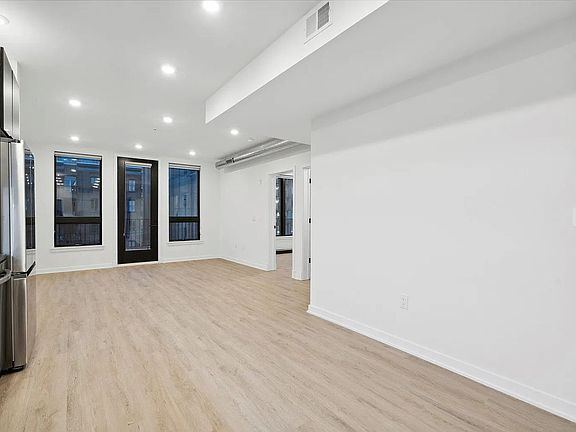 4th image of 500 N 13th St APT 401